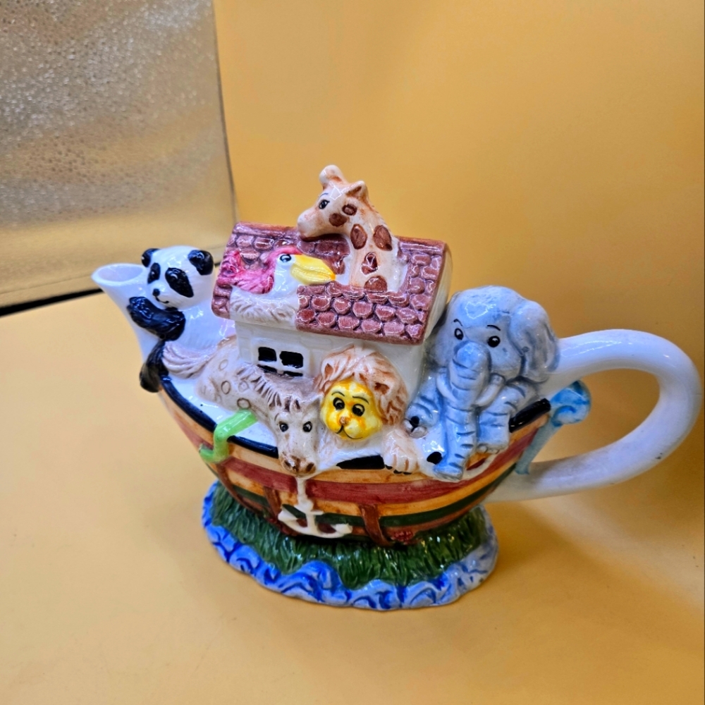Vintage 1991 Noah's Ark Teapot